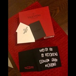 Men’s Valentino billfold wallet